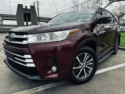 2017 Toyota Highlander for sale at powerful cars auto group llc in Houston TX