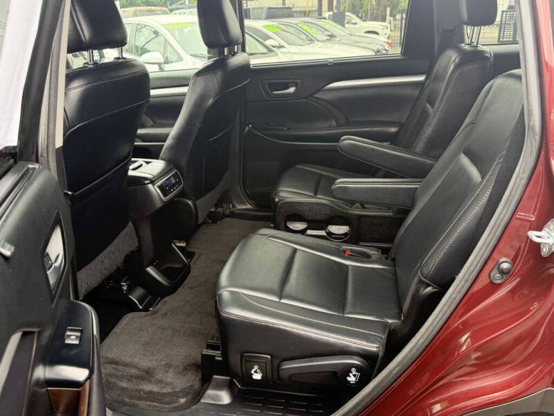 2017 Toyota Highlander SE