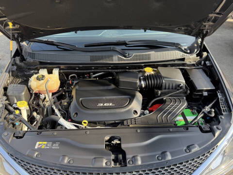 2017 Chrysler Pacifica Touring-L Plus