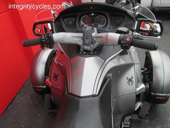 2011 Can-Am Spyder RT-S SE5