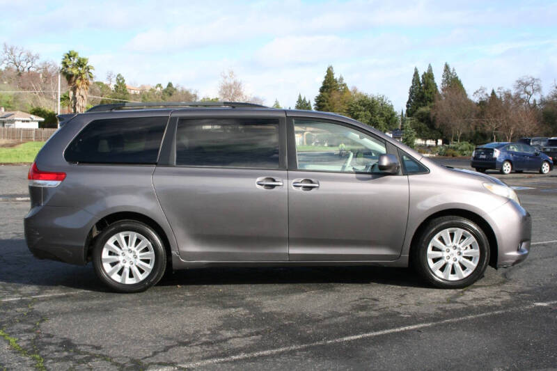 2014 Toyota Sienna XLE 7-Passenger