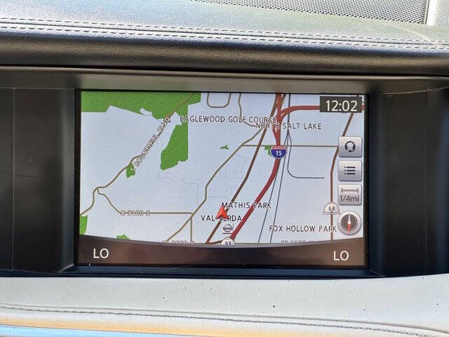 2017 Infiniti QX30 Premium