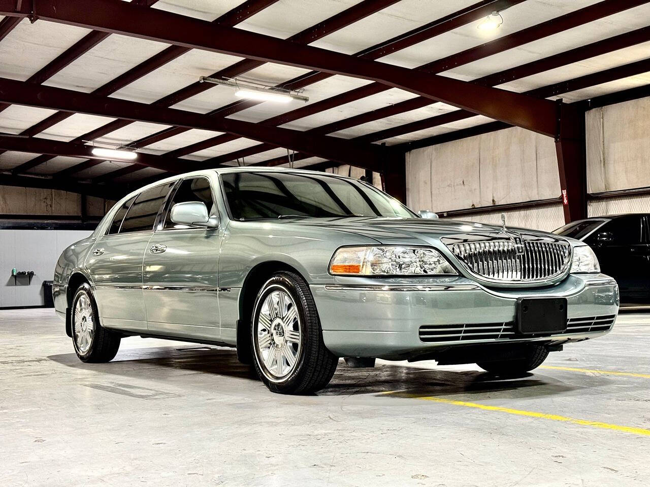 2004 Lincoln Town Car for sale at Carnival Car Company in Victoria, TX