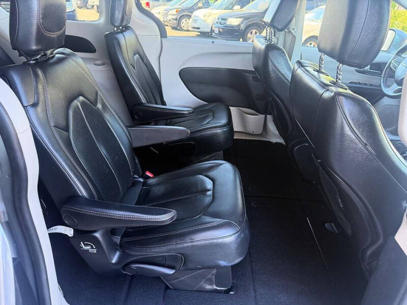 2020 Chrysler Pacifica Touring L