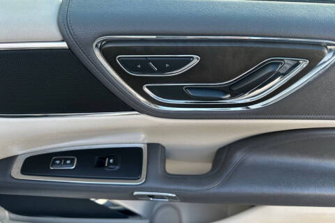 2017 Lincoln Continental Select