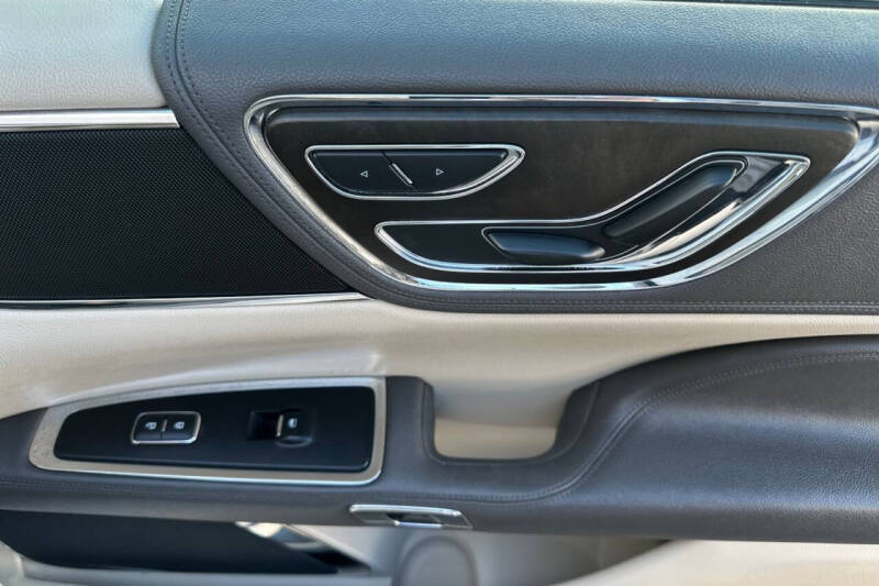 2017 Lincoln Continental Select
