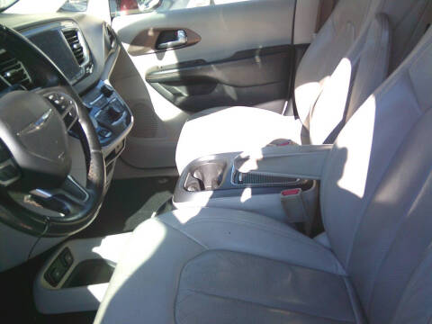 2017 Chrysler Pacifica Touring-L Plus