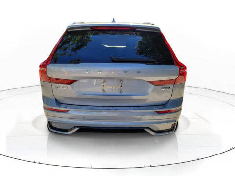 2024 Volvo XC60 B5 Core Dark Theme