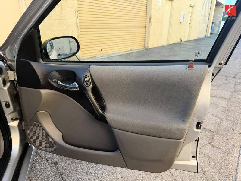2005 Saturn L300