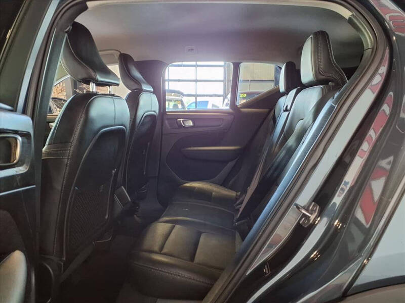 2021 Volvo XC40 T4 Momentum