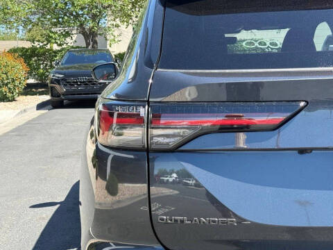 2026 Mitsubishi Outlander LE