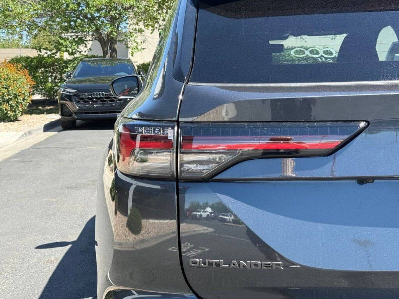 2026 Mitsubishi Outlander LE