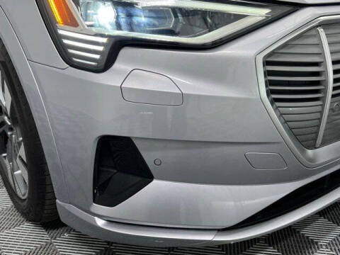 2022 Audi e-tron quattro Premium