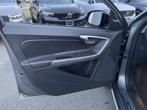 2018 Volvo V60 Cross Country T5 Premier