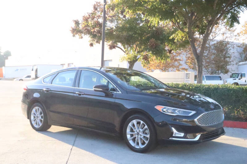 2020 Ford Fusion Energi Titanium's photo