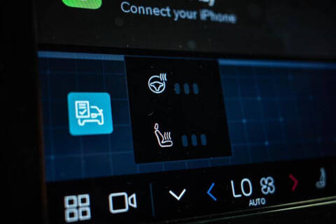 2024 Volvo XC40 B5 Plus Bright Theme