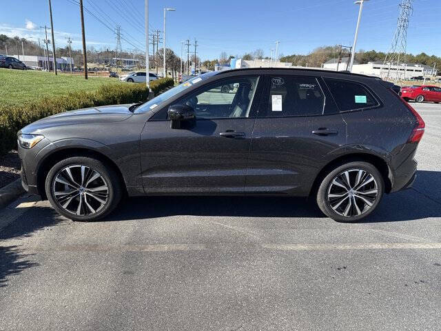 2025 Volvo XC60 B5 Plus Dark Theme