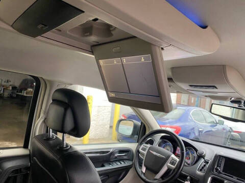 2014 Chrysler Town and Country Touring-L