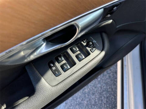 2021 Volvo XC90 T6 Momentum 7-Passenger