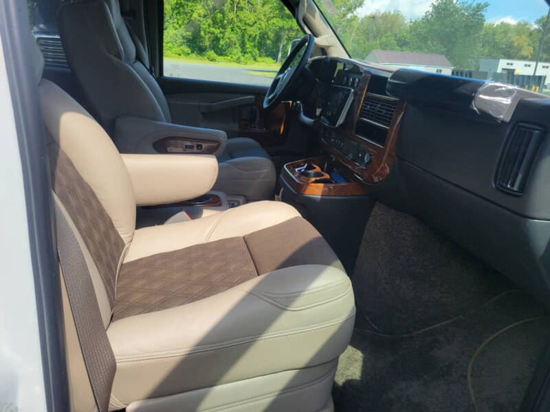 2023 GMC Savana 2500