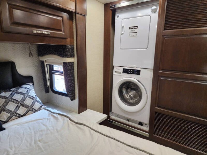 2019 Entegra Coach INSIGNIA 37MB