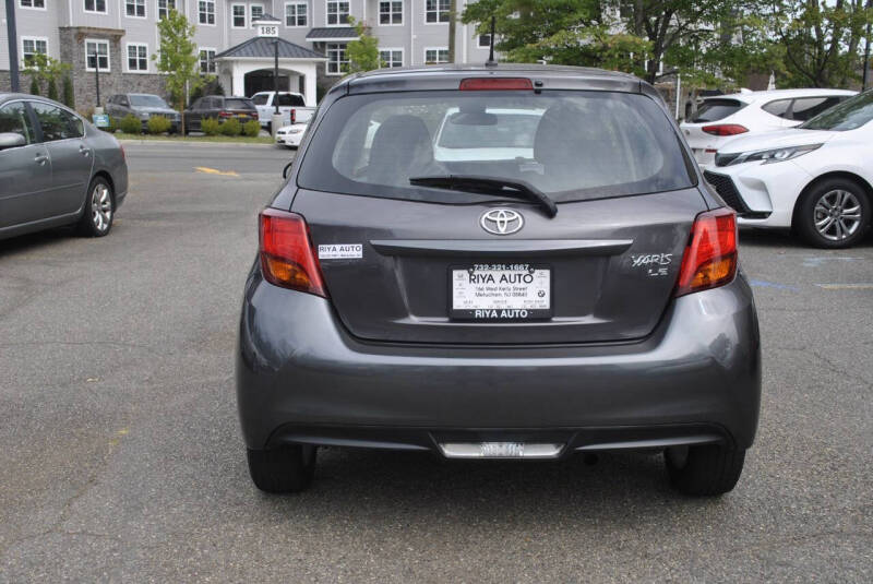 2017 Toyota Yaris 5-Door LE