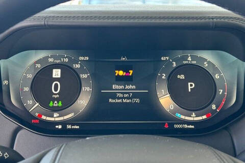 2025 Land Rover Range Rover P615 SV