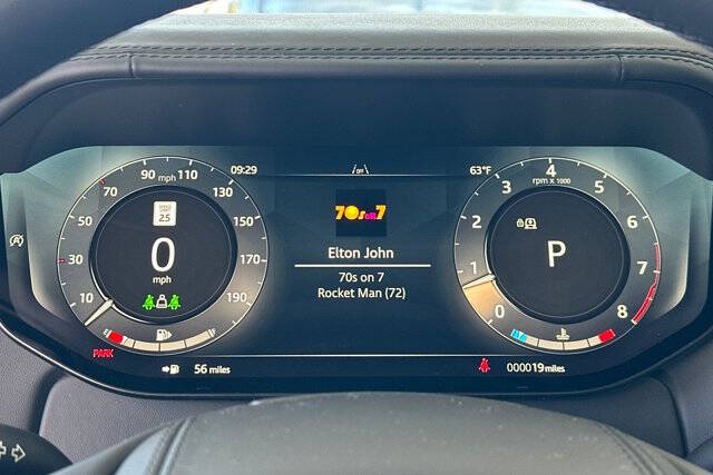 2025 Land Rover Range Rover P615 SV