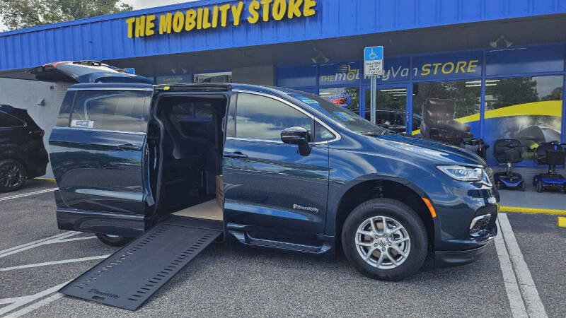 2025 Chrysler Pacifica Select