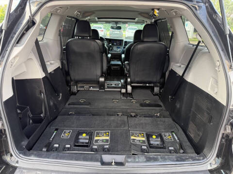 2017 Toyota Sienna SE 8-Passenger