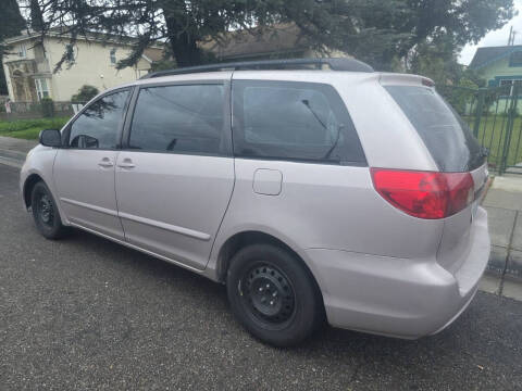 2007 Toyota Sienna CE 7-Passenger
