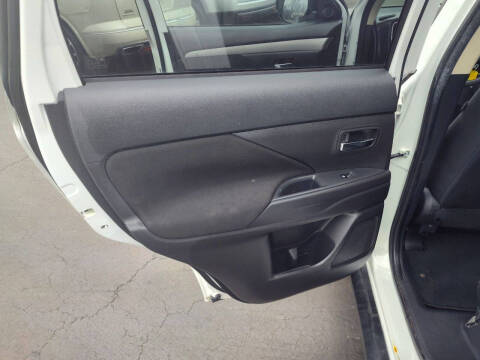 2018 Mitsubishi Outlander ES