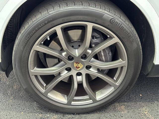 2023 Porsche Cayenne Platinum Edition