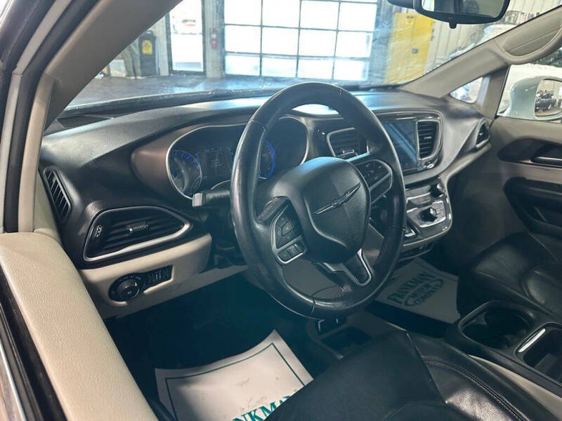 2017 Chrysler Pacifica Touring-L