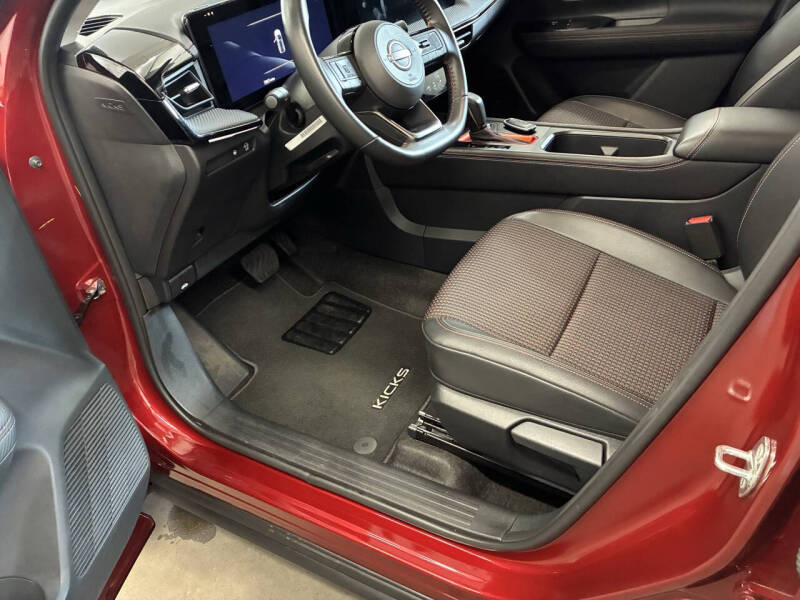 2025 Nissan Kicks SR