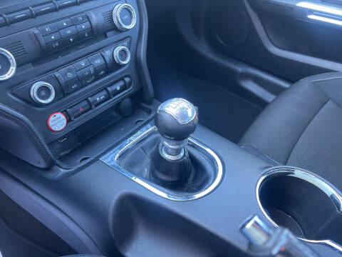 2017 Ford Mustang V6