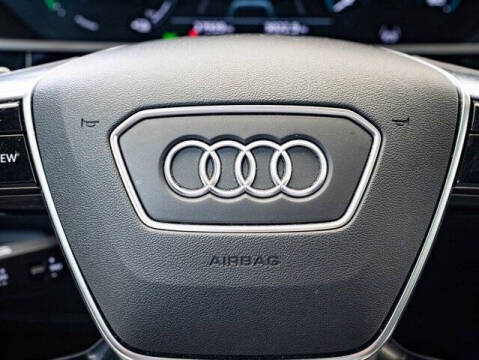 2022 Audi e-tron quattro Premium