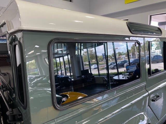 1999 Land Rover Defender 24