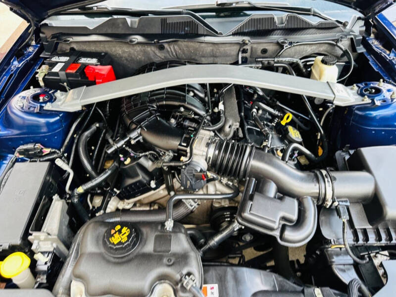 2012 Ford Mustang V6