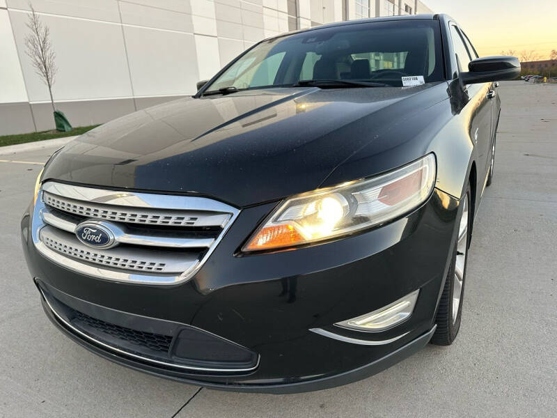 2011 Ford Taurus for sale at ELMHURST  CAR CENTER in Elmhurst IL