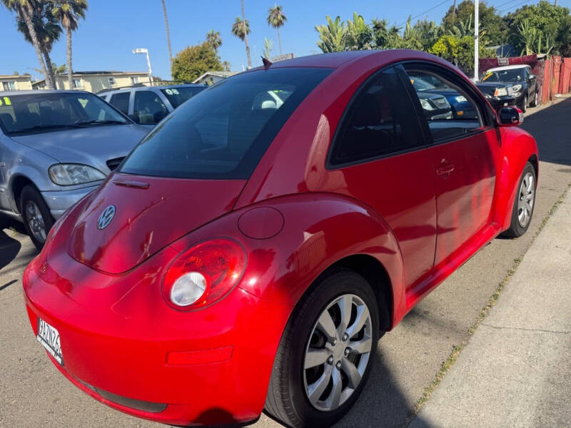 2010 Volkswagen New Beetle Base PZEV