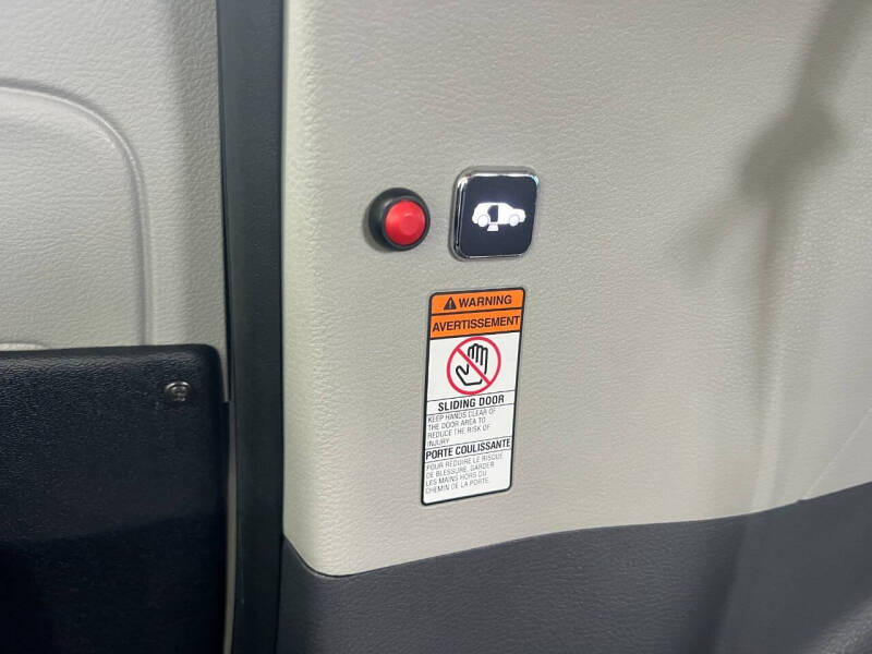 2021 Toyota Sienna XLE 8-Passenger