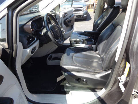 2017 Chrysler Pacifica Touring-L