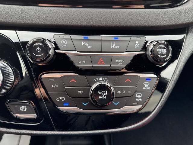 2026 Chrysler Voyager LX