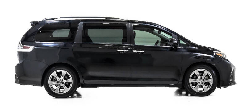 2018 Toyota Sienna SE Premium 8-Passenger
