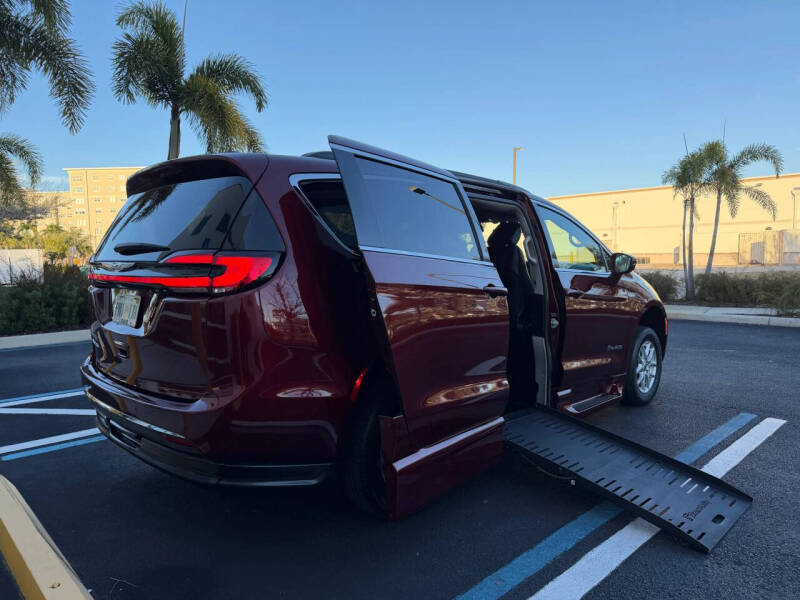 2022 Chrysler Pacifica Touring L