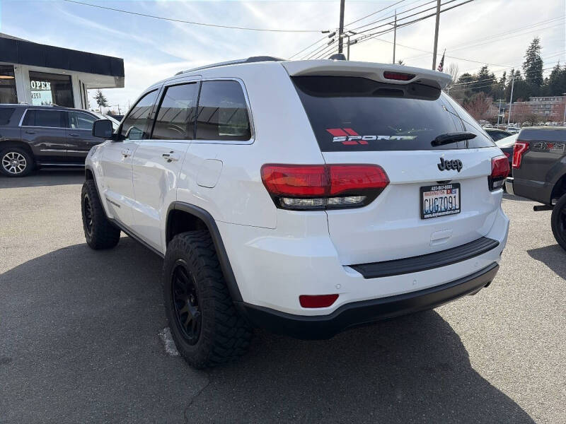 2019 Jeep Grand Cherokee Laredo E