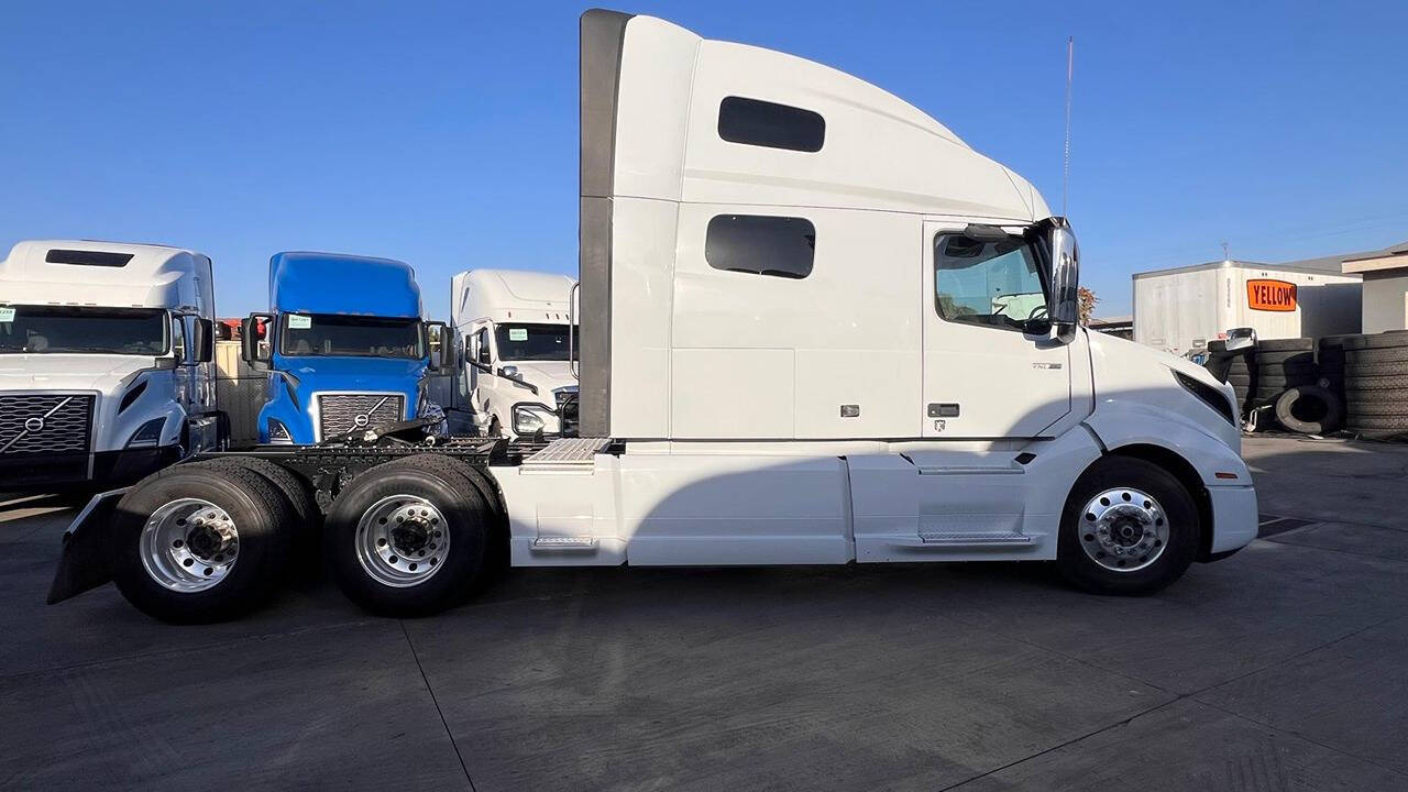 2023 VOLVO VNL 760 SLEEPER 500 HP for sale at KING TRUCK TRAILER SALES in Bakersfield, CA