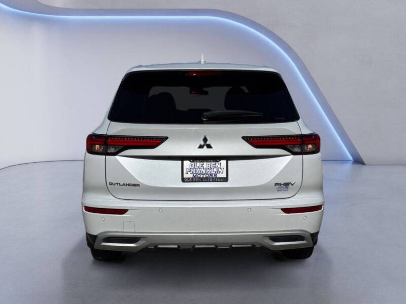 2023 Mitsubishi Outlander PHEV SE