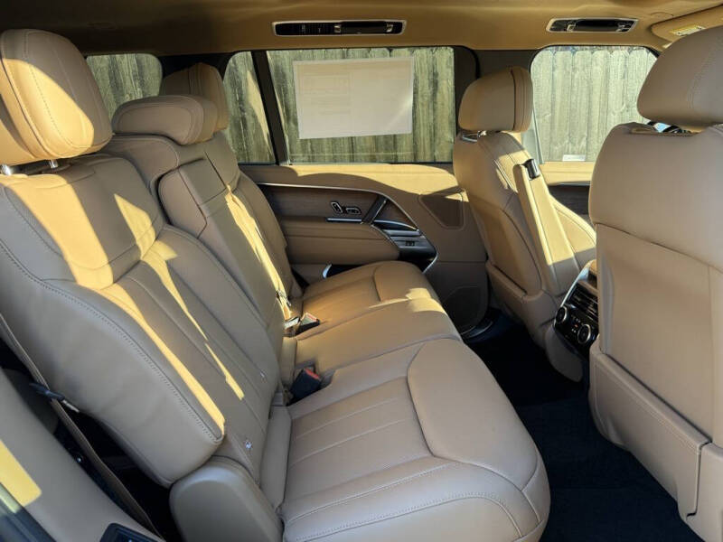 2025 Land Rover Range Rover P400 SE LWB